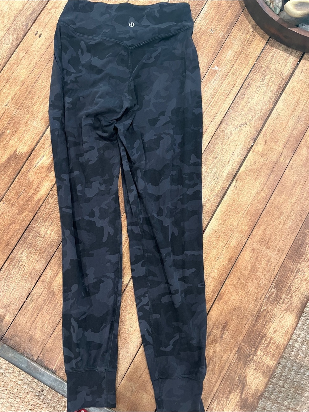 Lululemon Yoga/joggers size 6 Camo